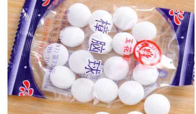 樟腦丸能殺蟑螂,樟腦丸能驅(qū)趕蟑螂和蜈蚣嗎圖1