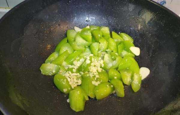 絲瓜燒出來(lái)發(fā)黑是什么原因,絲瓜燒出來(lái)發(fā)黑是什么原因呢圖6