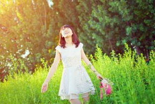 女人陽(yáng)光自信的句子正能量,迎著(zhù)陽(yáng)光的正能量句子,生活陽(yáng)光正能量的句子