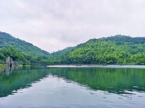湖光山色兩相宜的古詩(shī),形容湖光山色的古詩(shī)詞,湖光山色兩相和的古詩(shī)