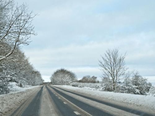 冰雪路面安全駕駛注意事項