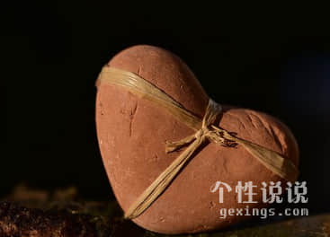 65句經(jīng)典說說：我與你隔著長(zhǎng)風(fēng)深谷，近不得，退不舍